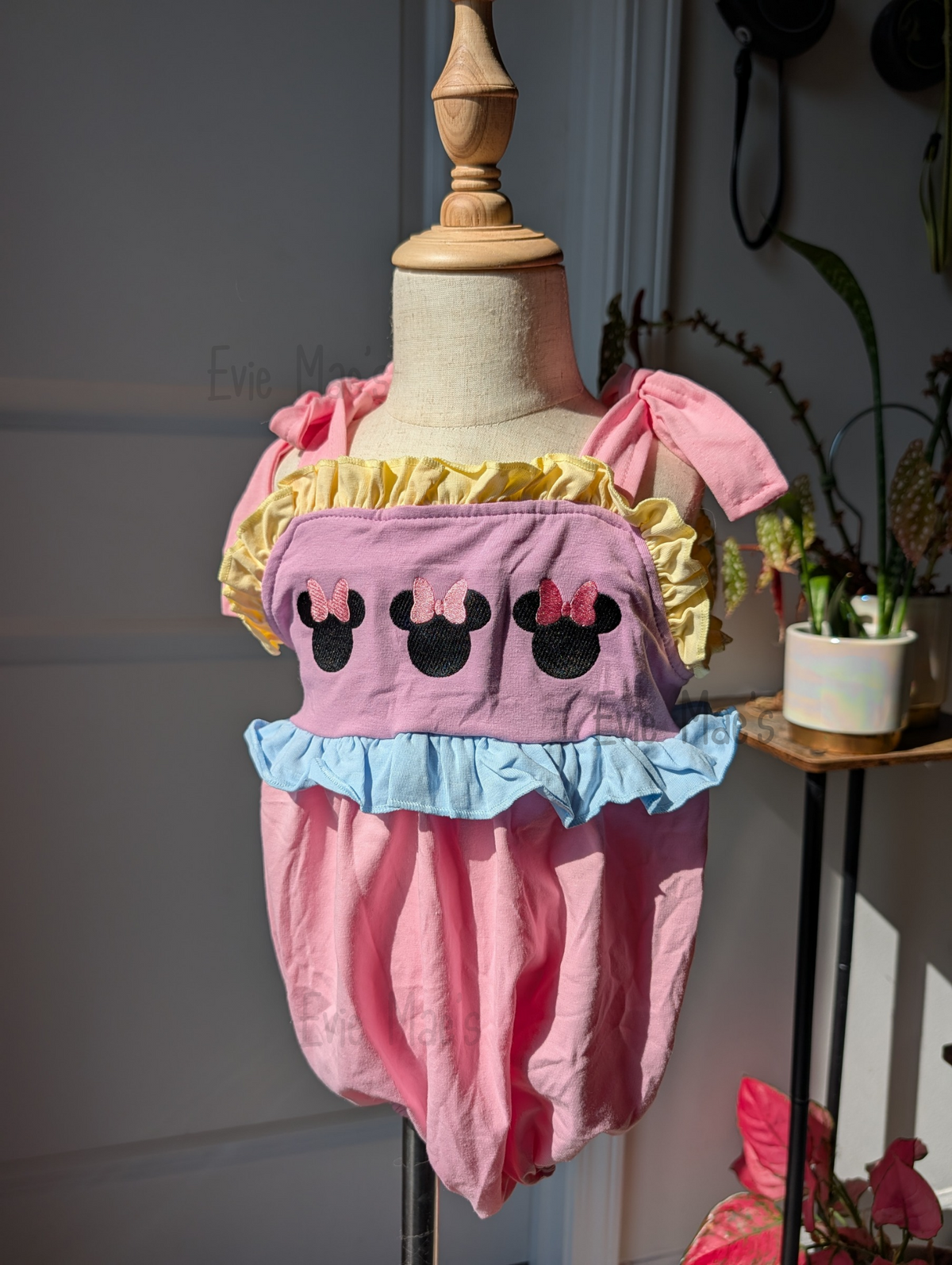 Dapper Darling Extras