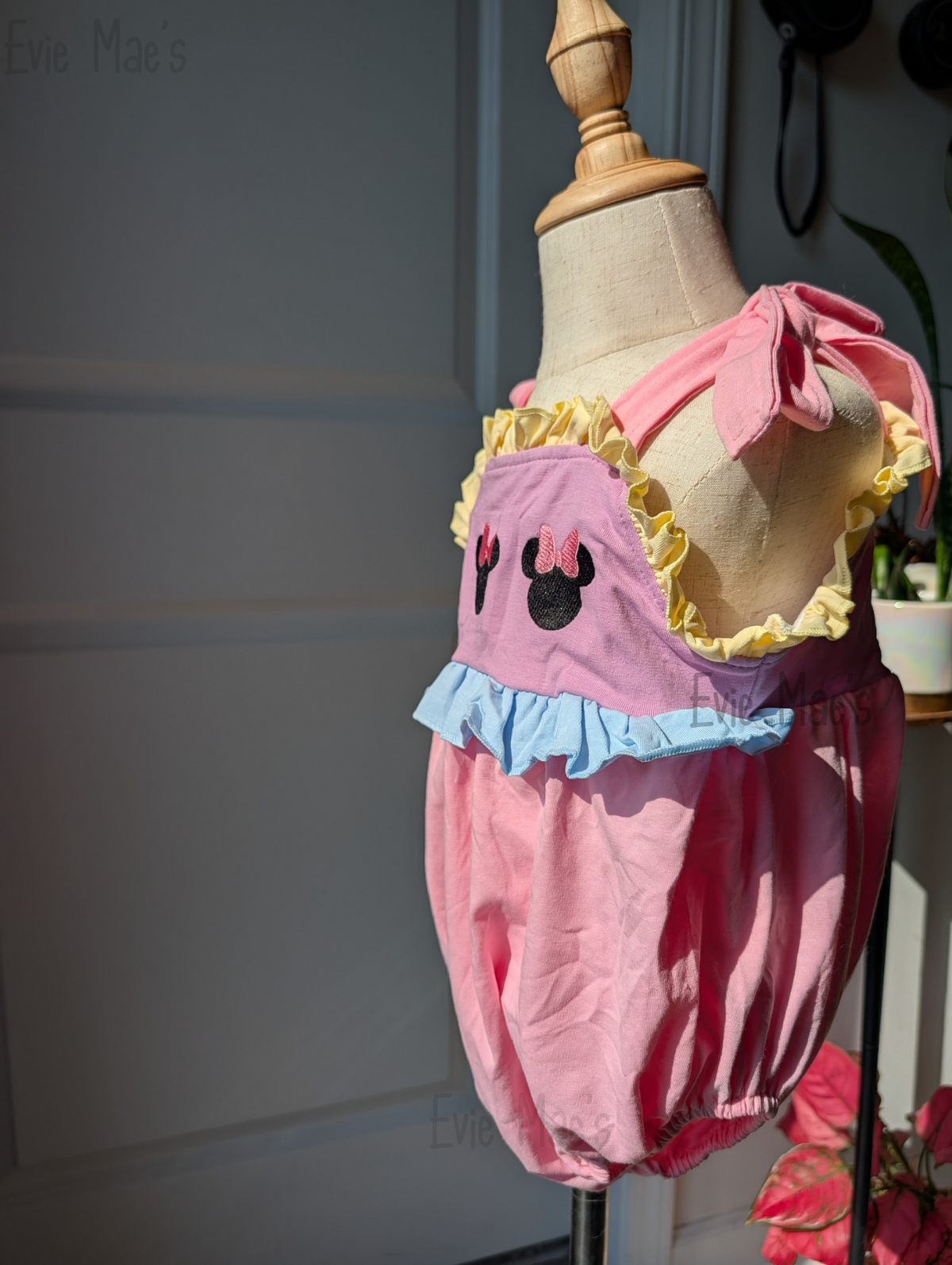 Dapper Darling Extras